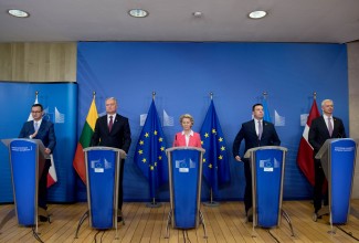 Poola ja Balti riikide valitsusjuhid ning Euroopa Komisjoni president pressikonverentsil