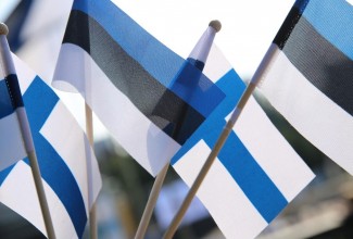 Soome-ja-Eesti-lipud