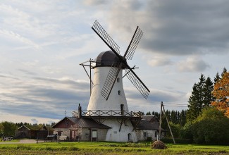 1620px-Valtu_mõisa_-Puraviku-_tuuleveski