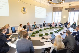 Rohepoliitika juhtkomisjon arutelu valitsus istungite saalis