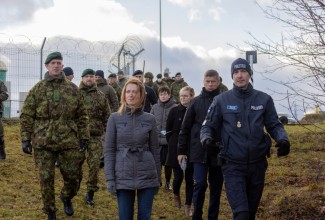 Peaminister Kallas külastas Narva piiril Kaitseväe lisaõppekogunemist Okas 2021
