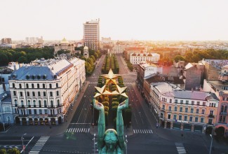 Riia Vabaduse ausammas linnulennult