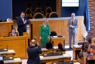 Minister Hartman Riigikogu saalis 