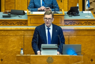Peaminister Michal Riigikogus kõnet pidamas